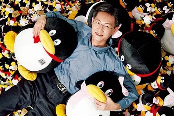 qq交友中心首页怎么进入？